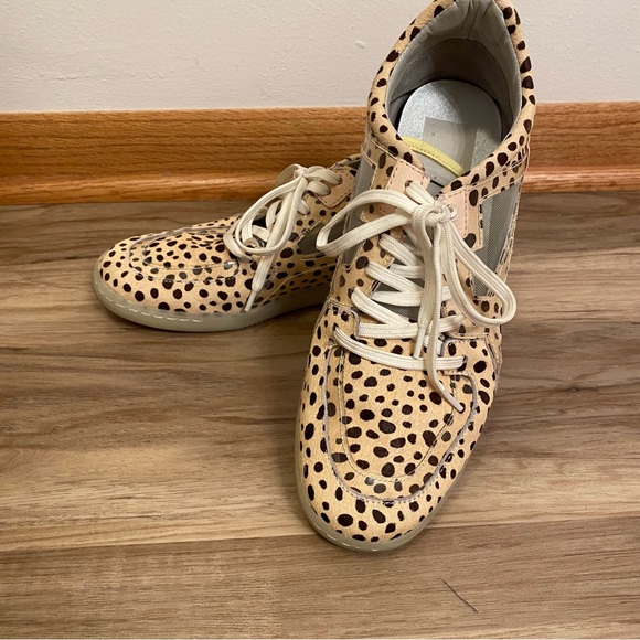 Dolce Vita leopard print sneakers size 8.5 - Picture 1 of 8